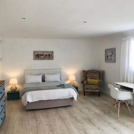Sunset Beach Living Guesthouse Кейптаун Екстериор снимка