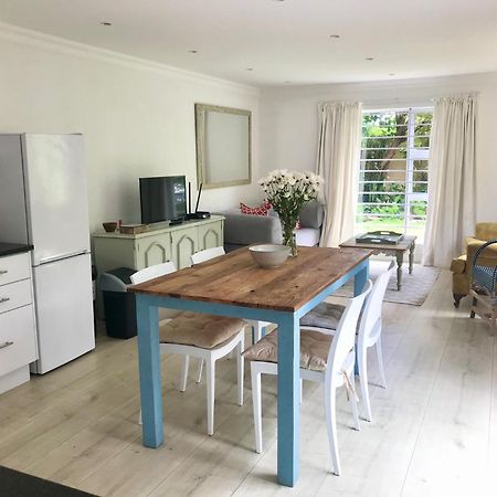 Sunset Beach Living Guesthouse Кейптаун Екстериор снимка