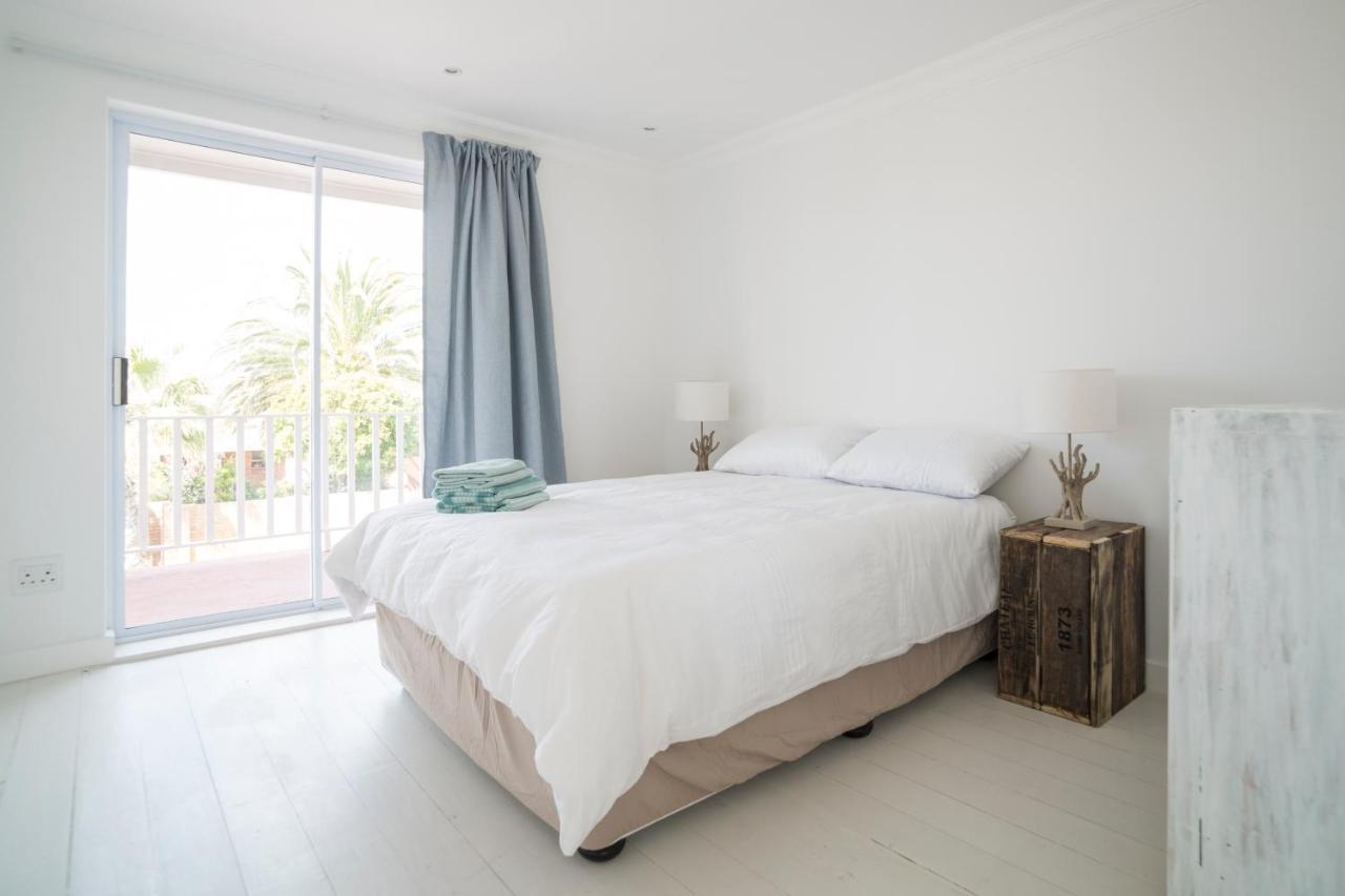 Sunset Beach Living Guesthouse Кейптаун Екстериор снимка