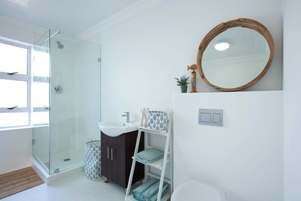 Sunset Beach Living Guesthouse Кейптаун Екстериор снимка