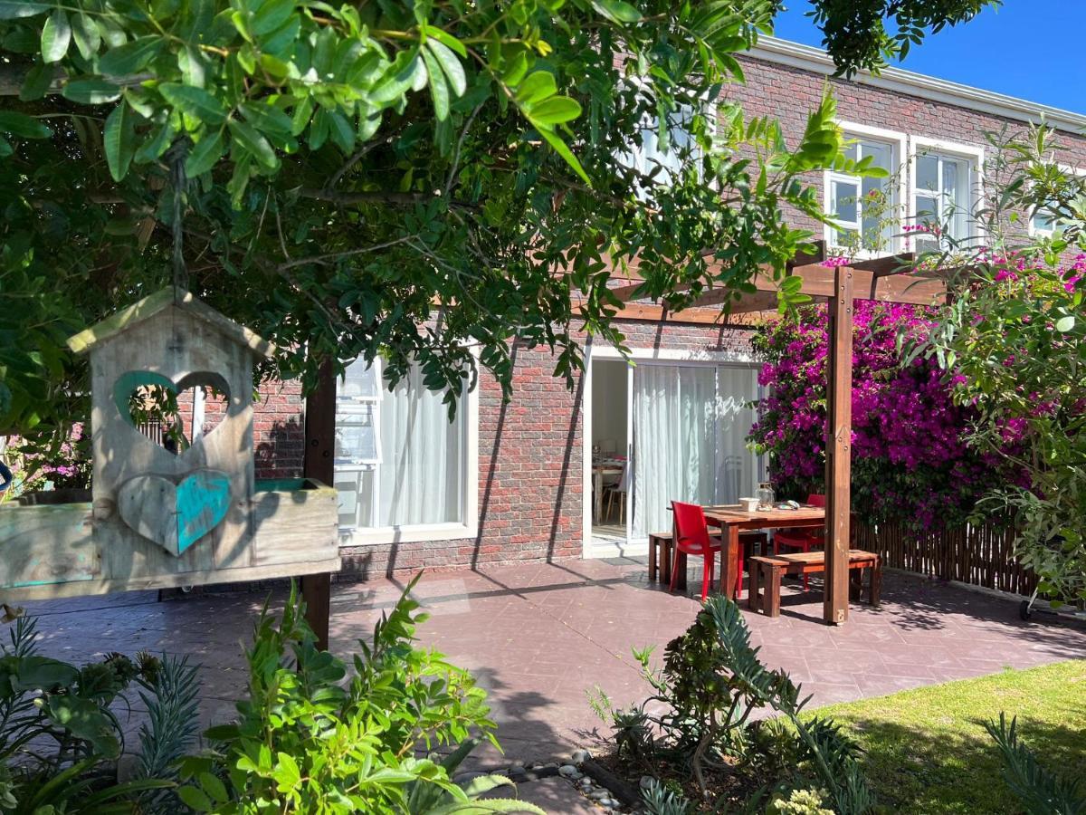 Sunset Beach Living Guesthouse Кейптаун Екстериор снимка