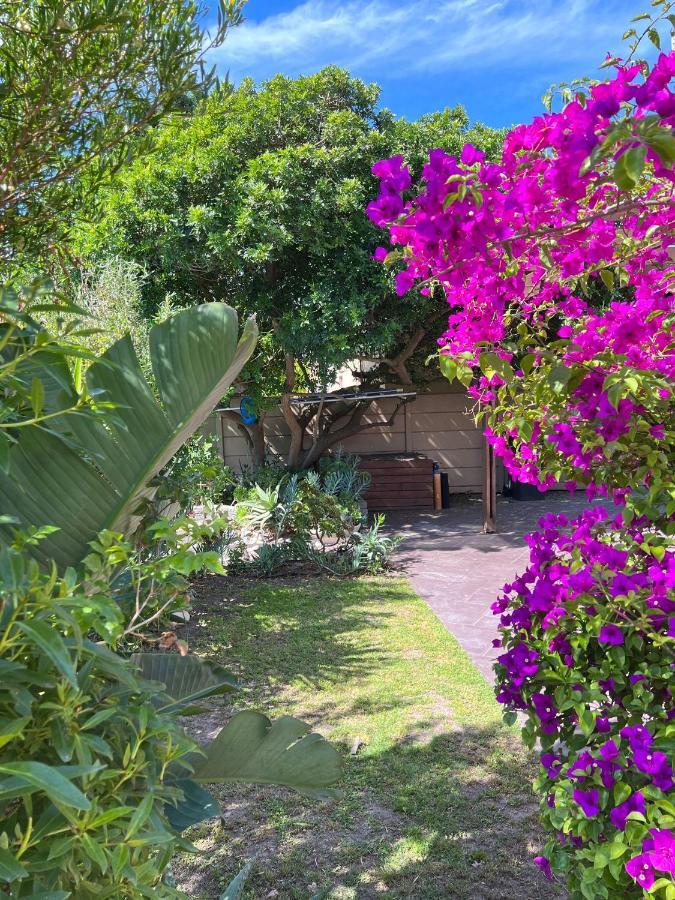 Sunset Beach Living Guesthouse Кейптаун Екстериор снимка