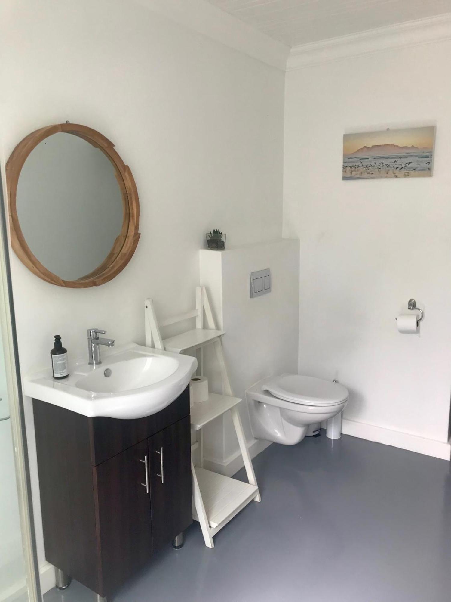 Sunset Beach Living Guesthouse Кейптаун Екстериор снимка